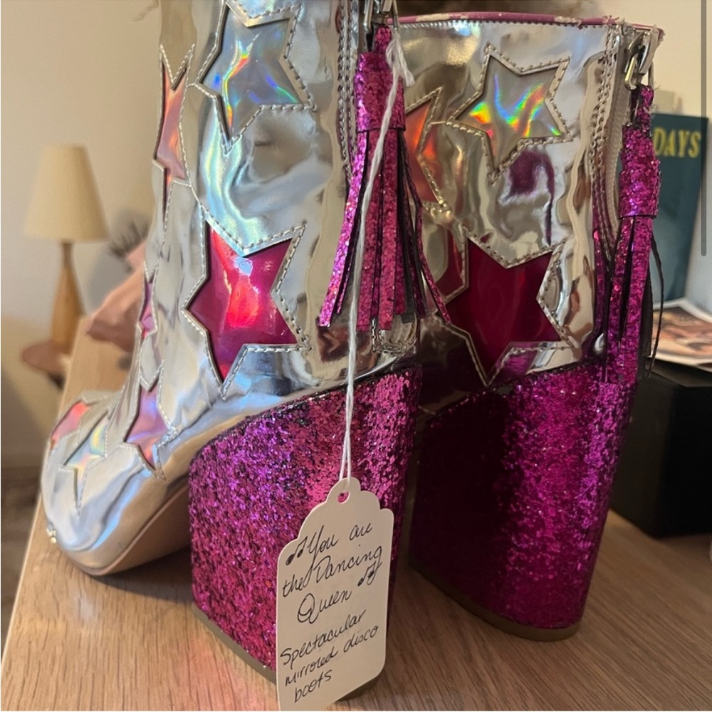 Dancing Queen Boots - size 10

Holographic Star Boots with Glitter Heels